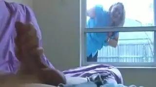 مراهقة شقراء مع اختراق مزدوج وضرب وجه خشن