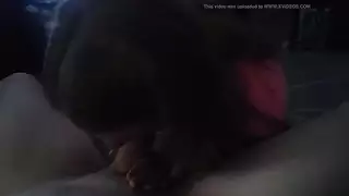 واجب الحراسة يتحول إلى مشهد مص عميق إباحي