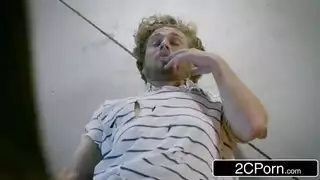 إباحية لاتينية مثيرة يكتشف سرها ويعطيها درساً جنسياً قاسياً