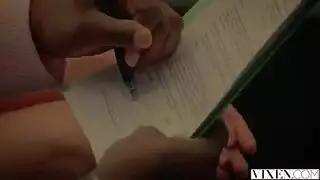 بي بي سي يهيمن على شقراء جميلة في فانتازيا أكاديمية