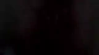 امتلاء عميق بالقضيب يجعل ريجينا مور تمسك وتضغط على ثدييها الكبيرين