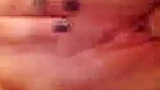 شقراء بدينة تمتلئ مهبلها الضيق بانتصاب رجلها الجديد الضخم