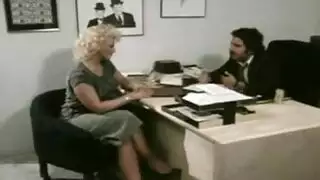الفتاة الممتلئة تنزل لتلعق فرج جارتها الممتلئة الناضج