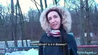 عاشقة سمراء ذات ثدي كبير تركب القضيب لوصول شهواني مكثف