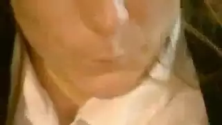 طالبتان جامحتان تمارسان الجنس مع رجل في أوgy قفز مظلي