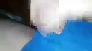 ممارسة جنس ثلاثي متعرق مع شاب صالة رياضية مفتول العضلات وعاهرتين لللياقة البدنية متحمستين