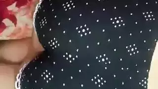 عاهرة مصرية ذات صدر كبير ومؤخرتها الضخمة في العمل