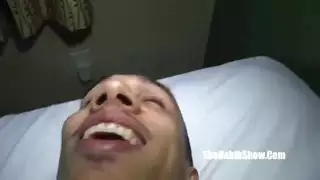 فتاة عربية مثيرة مونا تمارس الجنس بقوة مع لاعب كمال أجسام لاتيني مفتول العضلات