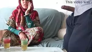 صفقة إيجار لندن: المطلقة المسلمة تحصل على قضيب أسود في غرفتها