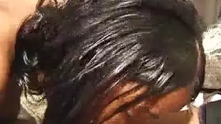 نيك الحافلة: عاهرة تركب غرباء في رحلة مزدحمة