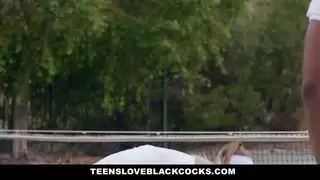 زوجة غير مخلصة تحصل على فعل xxx عنيف في السر