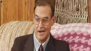 امرأة سودانية فاتنة تشارك في مشهد جنس جماعي عنيف