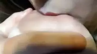 مدرسة إباحية تقدم دروسًا صريحة للطلاب المتحمسين