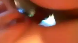 حركة كلبية صريحة بينما هي مشغولة على الهاتف