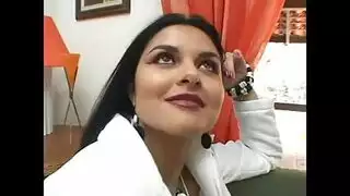 تنورة بوف اللسان تعري