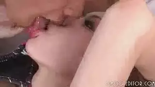 جنس جماعي في المزرعة: نساء وفحل